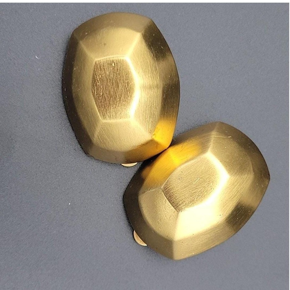Vintage ESSEX Gold Tone Faceted Geometric Clip On Earrings Medium Quiet Luxury